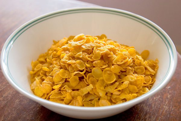 1200px Cornflakes in bowl