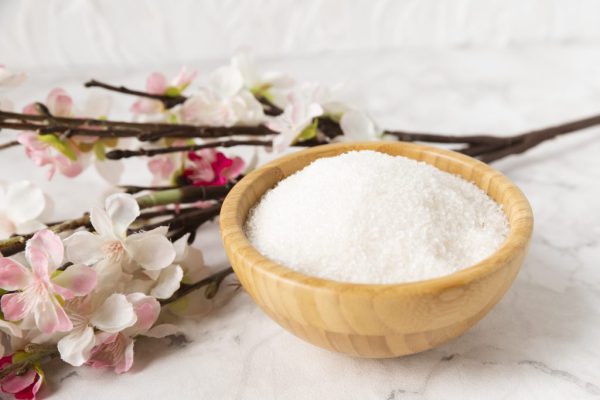 high angle mineral salt with flower beside 1024x683 1